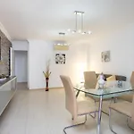 Home2book Fantastic 160m2 Terrace Flat & Bbq Daire
